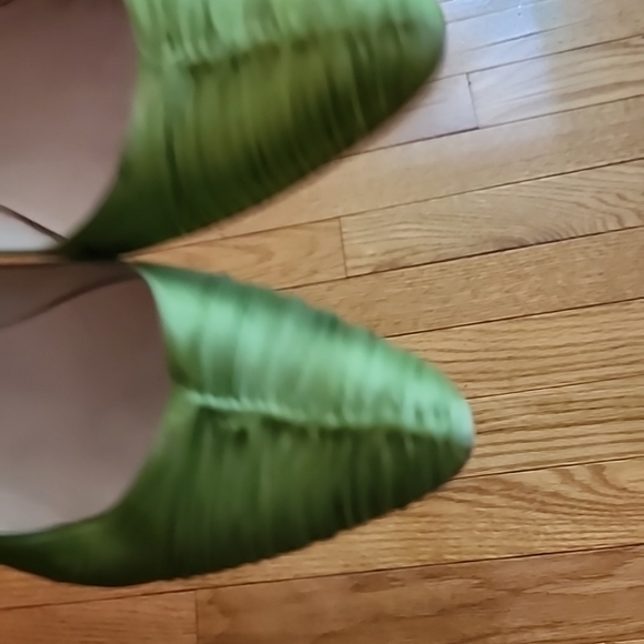 Manolo Blahnik Shoes - Picture 6 of 8